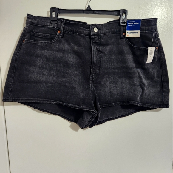 NWT Old Navy Plus Women's Jean Shorts - Picture 1 of 6